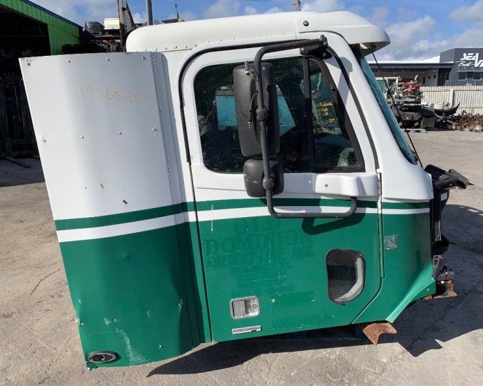 2005 FREIGHTLINER COLUMBIA DAYCAB CABS 