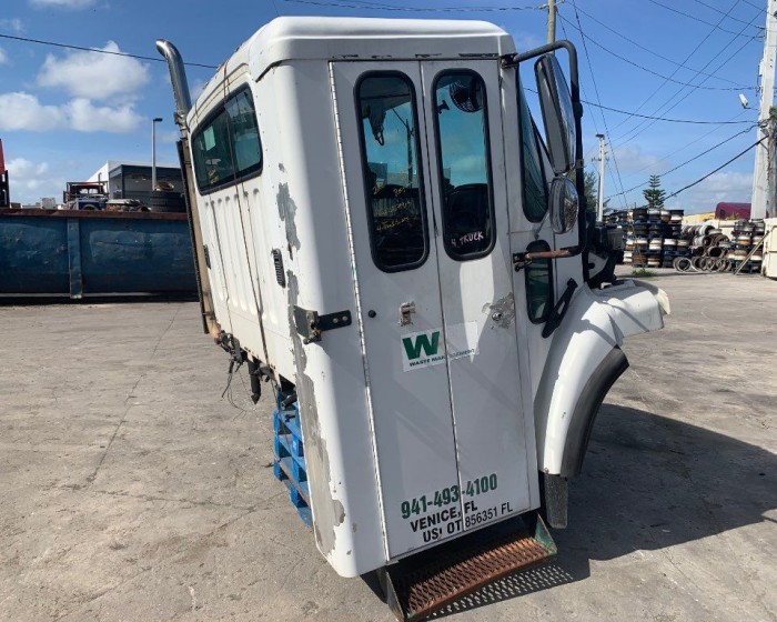 2006 FREIGHTLINER M2 BUSINESS CLASS RECYCLING CABS 