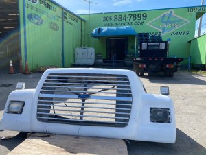 1996 FORD L8000 HOODS 
