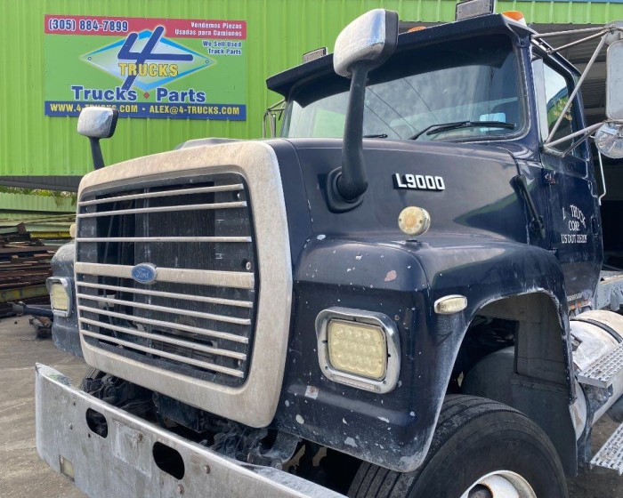 1996 FORD L9000 HOODS 