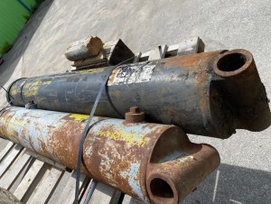 2004 HOLLAND 5 STAGE HYDRAULIC CYLINDER COMMERCIAL OTHER PARTS 