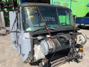 1999 MACK CH613 DAYCAB, COMPLETE CAB. 